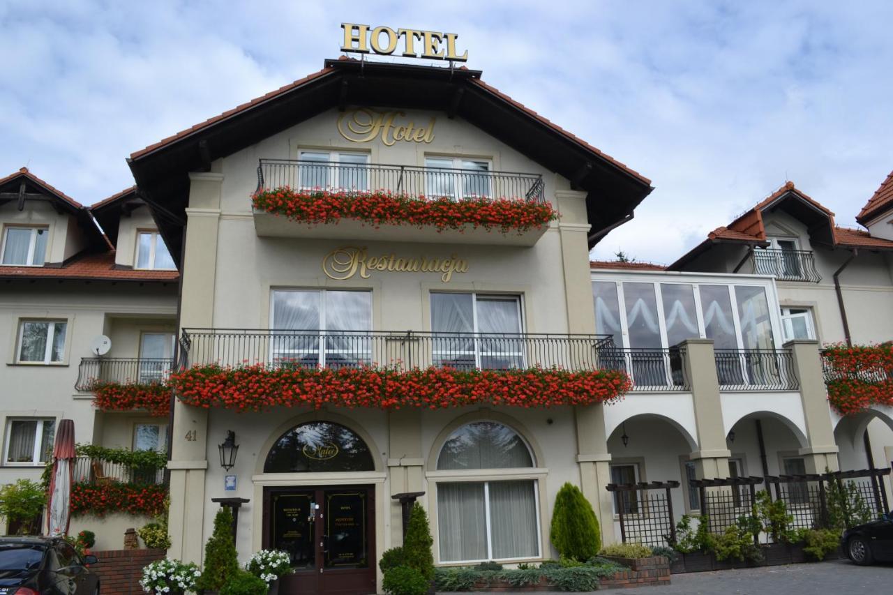 Hotel Mateo Stopnica Exterior photo